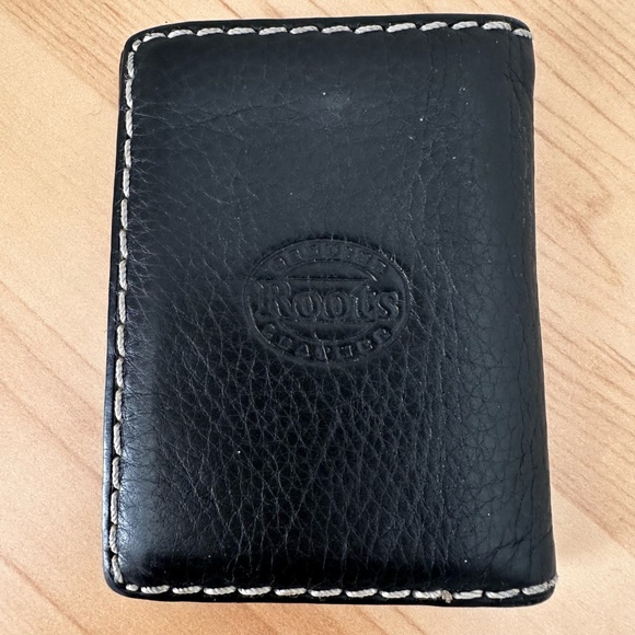 Roots Black Leather Card Wallet - Picture 2 of 5